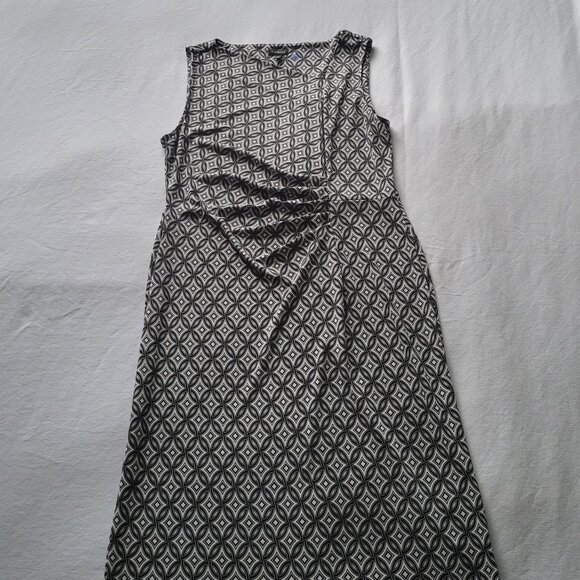 Beautiful Talbots Slimming Dress - Picture 4 of 9